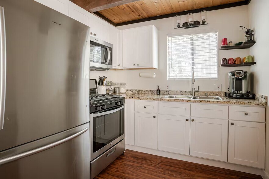 Building Photo - 336 Spruce Ln