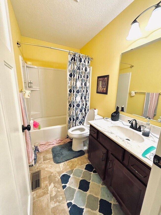 Building Photo - ONE OF A KIND 5bed/4bath!  *HOME THEATER* ...
