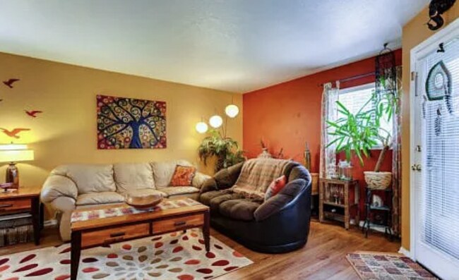 Building Photo - Beautiful 2 Bed 2 Bath in the heart of Bou...