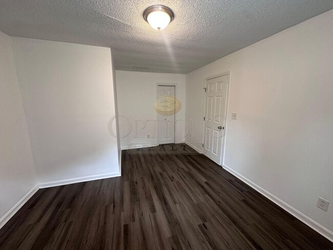 Building Photo - 3 Bedroom Home in Oakland City