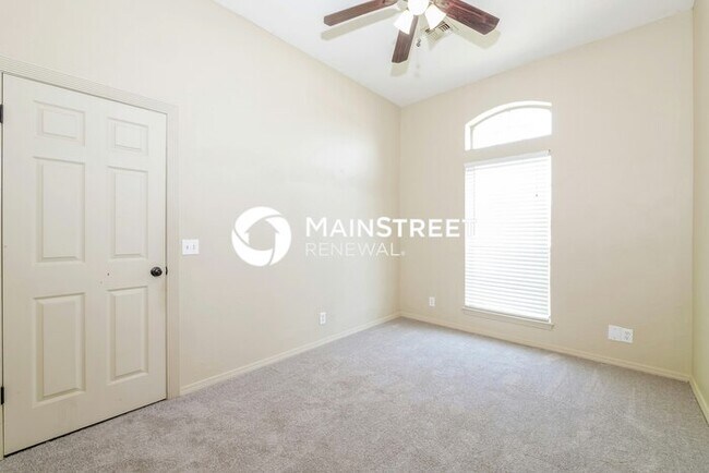 Building Photo - 3 Bedroom Pet-Friendly Home in Edmond, OK with Main Street Renewal