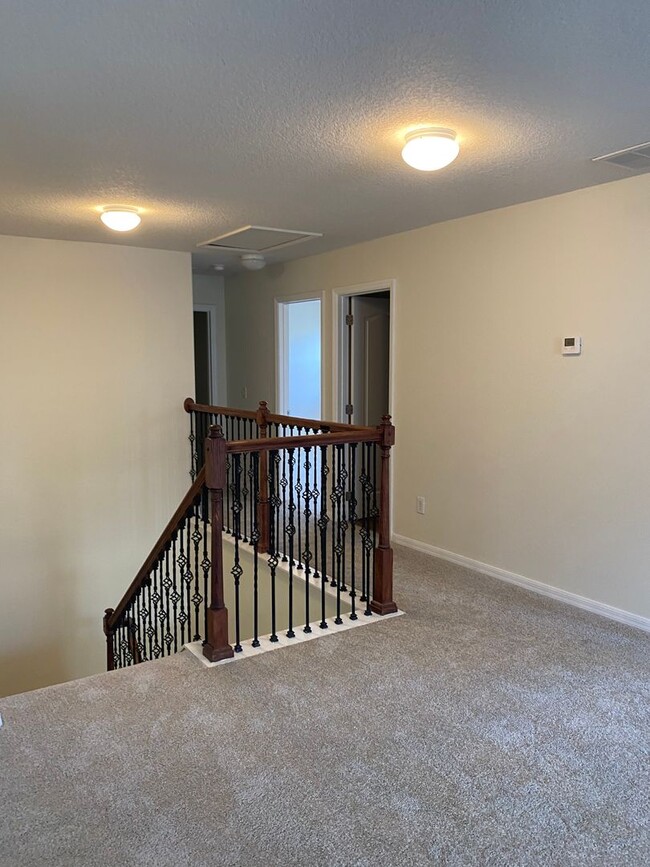 Building Photo - Waterford Trail 4 bedrooms + den + loft, 3...