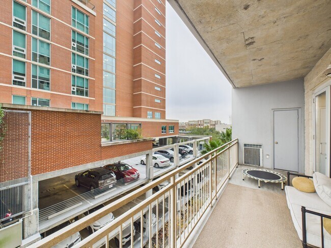 Building Photo - 2520 Robinhood St