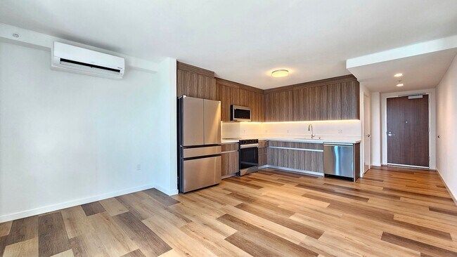 Building Photo - Brand New Condo on Keeaumoku - 1 BR/1 BA/1...