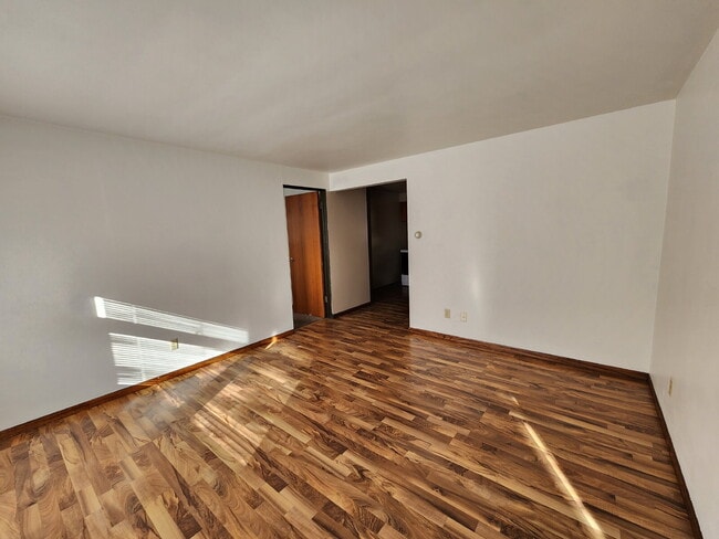 Building Photo - Lower level 1 bedroom $695/monthly