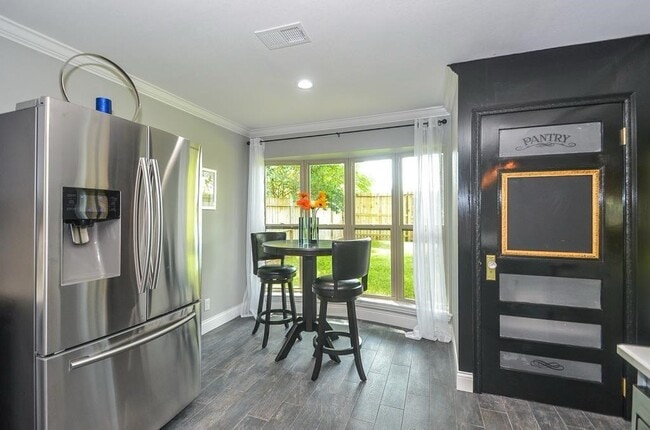 Building Photo - 867 Carlingford Ln