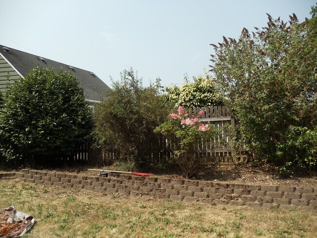 Building Photo - Coming Soon! UPS Area 3 Bedroom