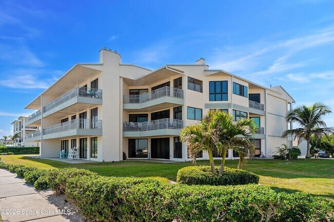 Building Photo - 700 Wave Crest Ave
