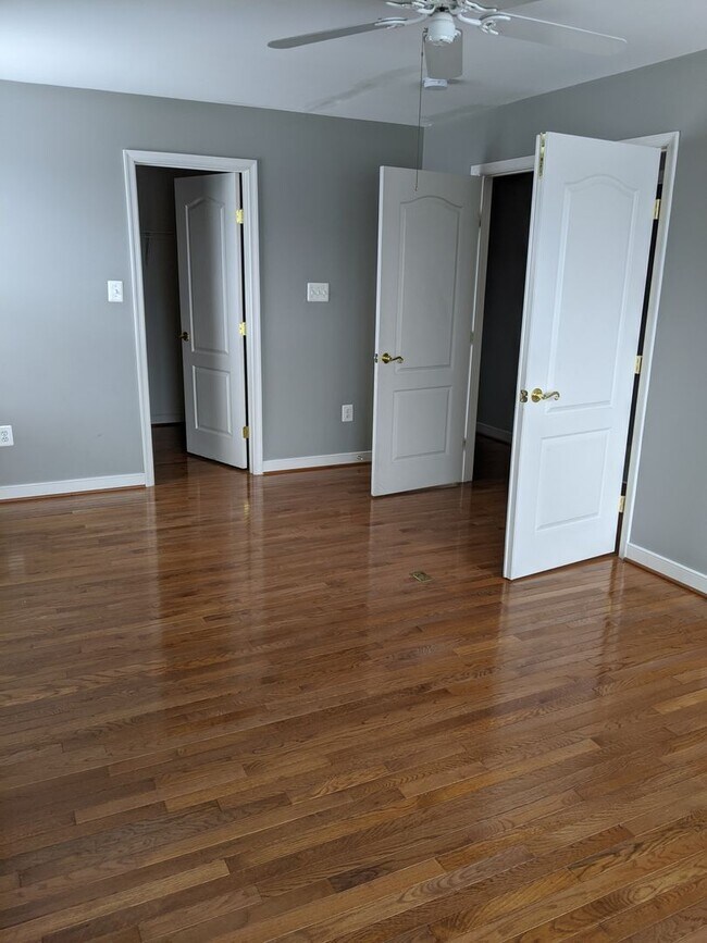 Building Photo - Single Family Home in Established Urbana H...