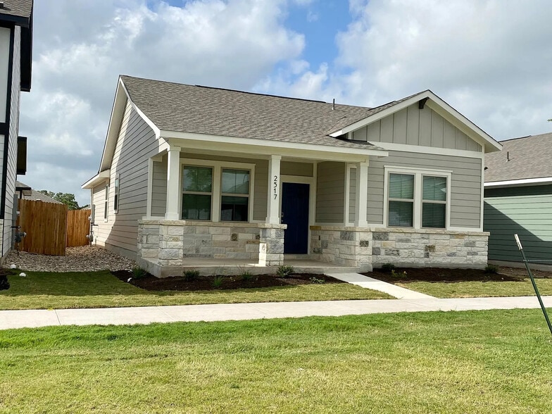 Building Photo - Room in House on Pecan Island Dr