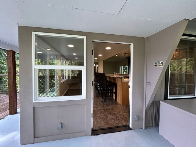 Building Photo - Stunning Views! Secluded 2 Bed, 1 Bath Gem!