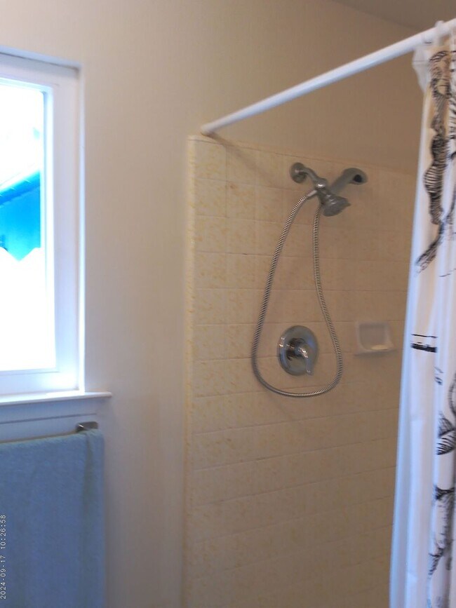 Building Photo - Sunset Terrace 3 bedroom, 2 bath house, 2 car garage in Los Osos