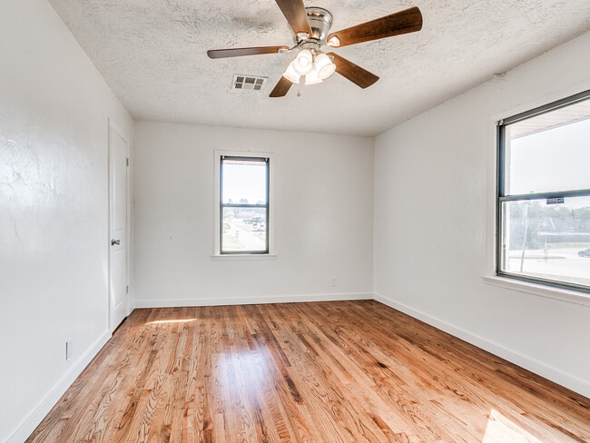 Building Photo - 2921 NE 17th Ave