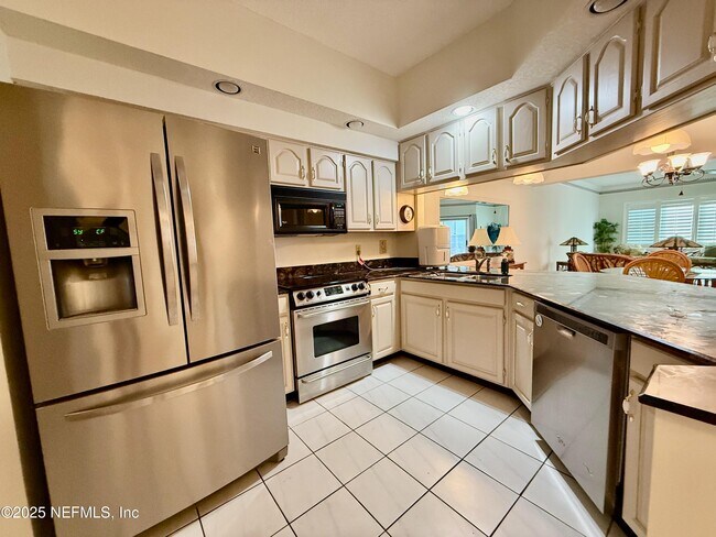 Building Photo - 2099 Winterbourne N