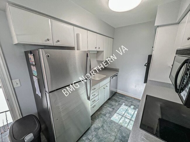 Building Photo - 1325 Lynnbrook Dr