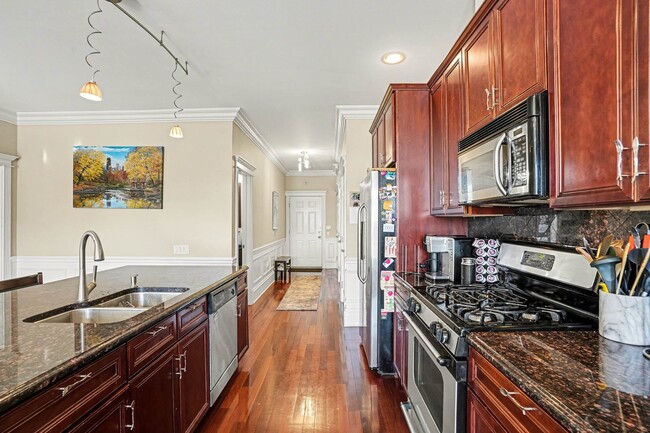 Building Photo - 2222 W Belmont Ave