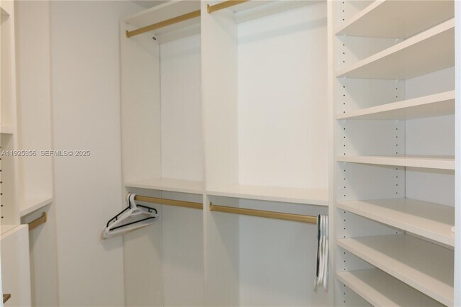 Building Photo - 500 Brickell Ave