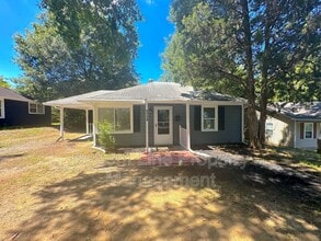 Building Photo - 2115 Double Oaks Rd