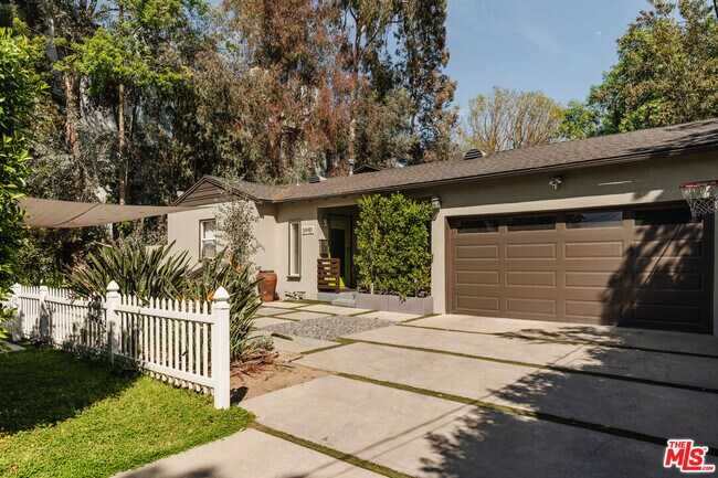 Building Photo - 5940 Matilija Ave