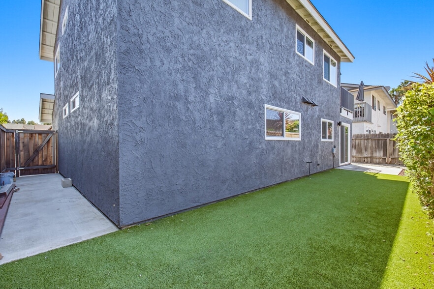 Building Photo - 3005 Jeffrey Dr