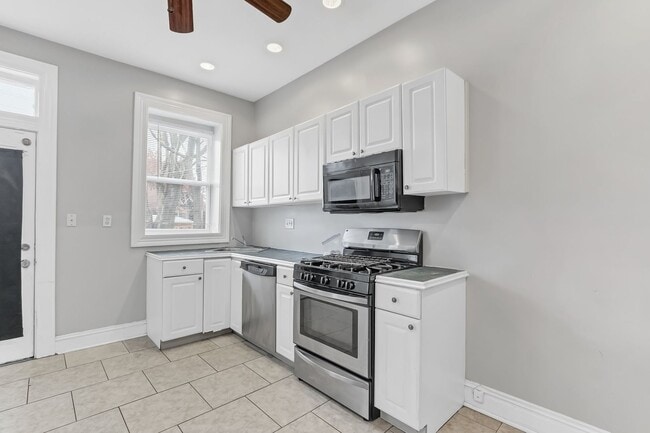 Building Photo - Huge Renovated 1 Bedroom SFD in South Tower Grove