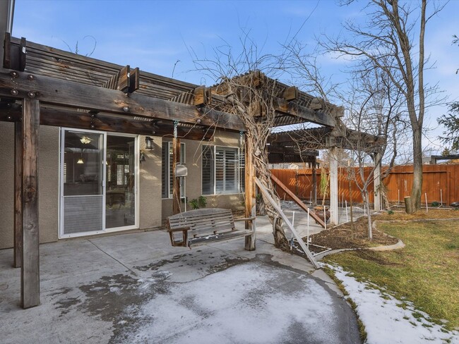 Building Photo - Spanish Springs Dream