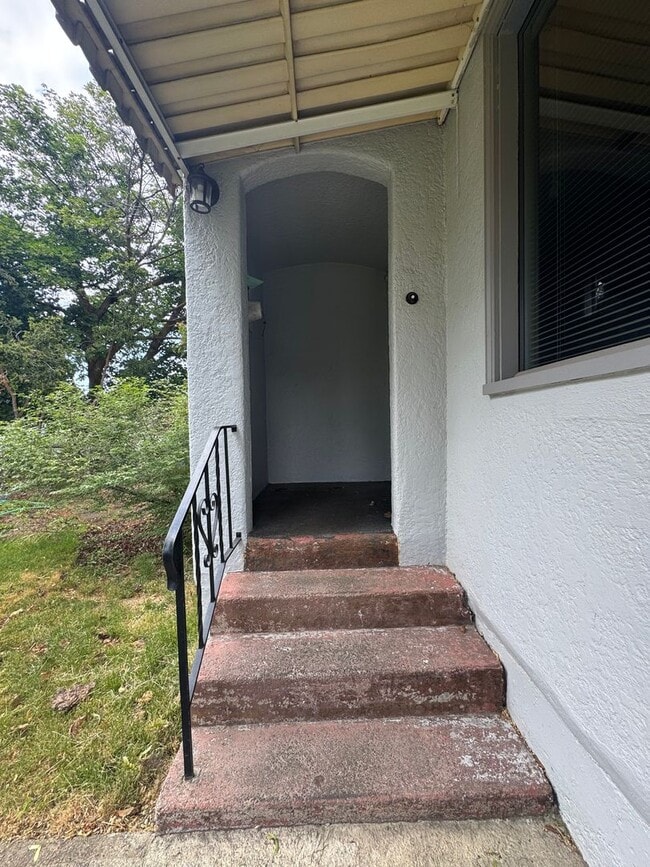 Building Photo - Charming 3 Bed Rental in Prime Location