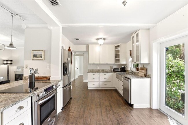 Building Photo - 2518 Weber St