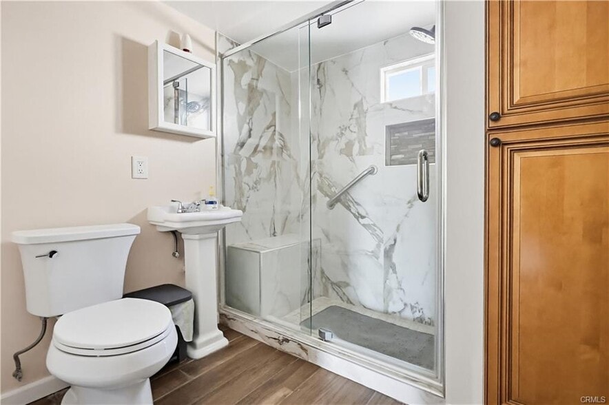 Building Photo - 1033 E 57th St