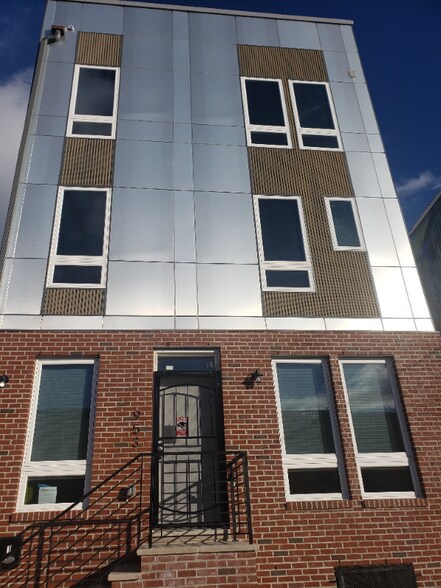 Building Photo - 953 Belmont Ave