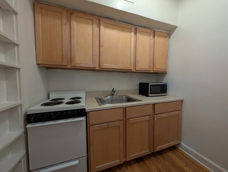 Building Photo - 556 W Arlington Pl