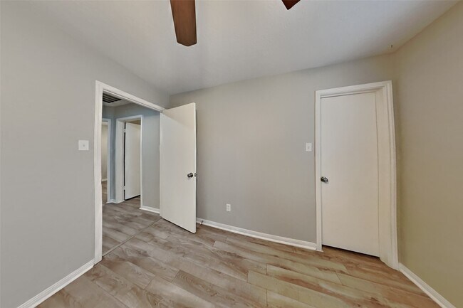 Building Photo - 17918 Seven Pines Dr