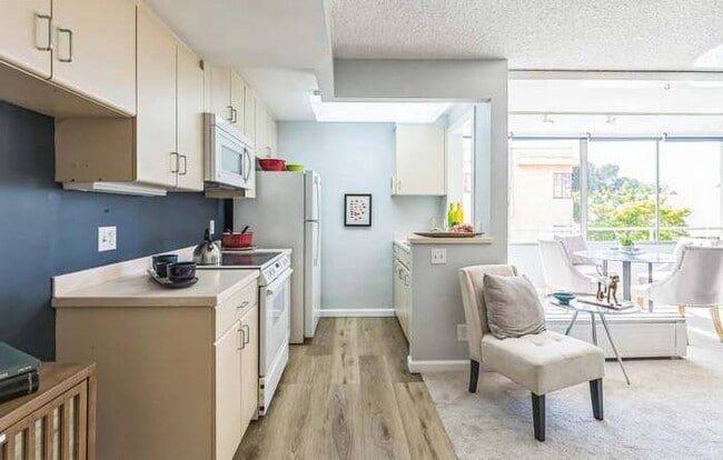 Building Photo - Dana