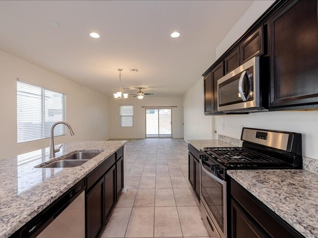 Building Photo - Modern Comfort Meets Community Living – 3 Bed, 2 Bath Beauty with Resort-Style Amenities!