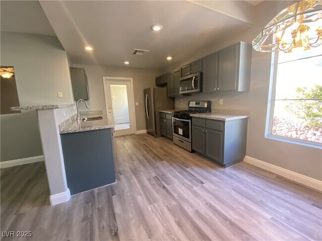 Building Photo - 10011 Crimson Palisades Pl