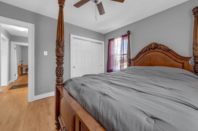 Building Photo - Upstairs Unit, Furnished Home