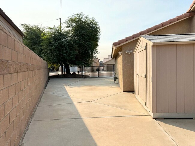 Building Photo - Spacious 3-Bedroom Home with RV Parking & Boat-Deep Garage