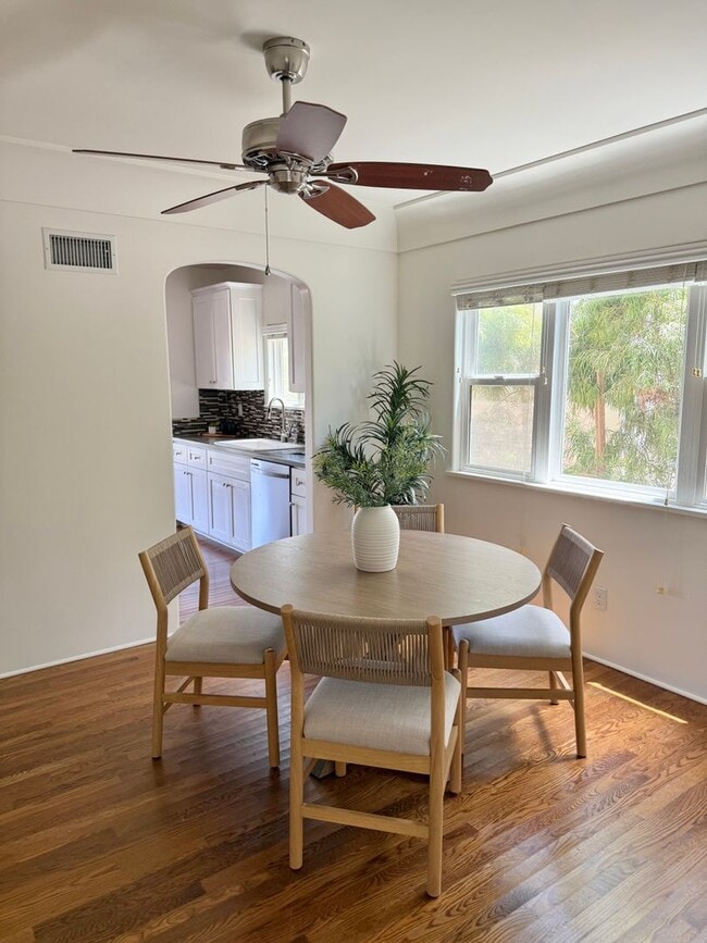 Building Photo - 3562 Sydney Pl