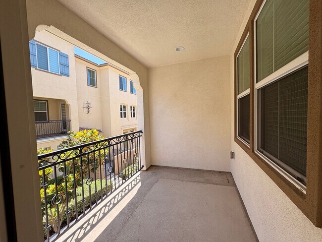 Building Photo - 3 Bed, 4 Bath in Eastvale!
