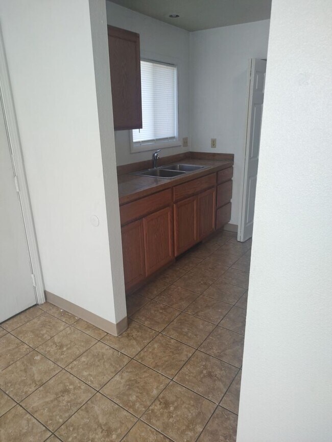 Building Photo - Located in Lakeview! Newly Renovated 3 Bedroom, 1 Bathroom Home