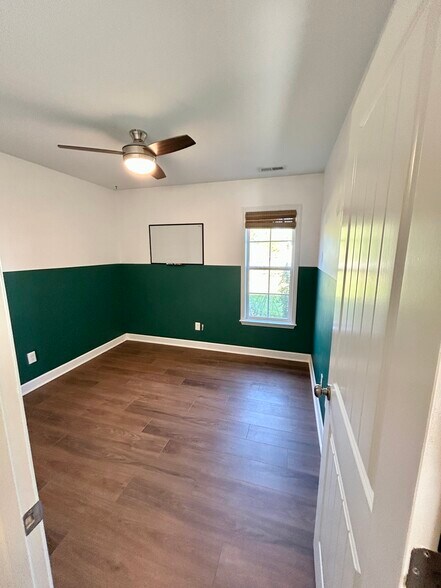 Building Photo - 301 Kraft St