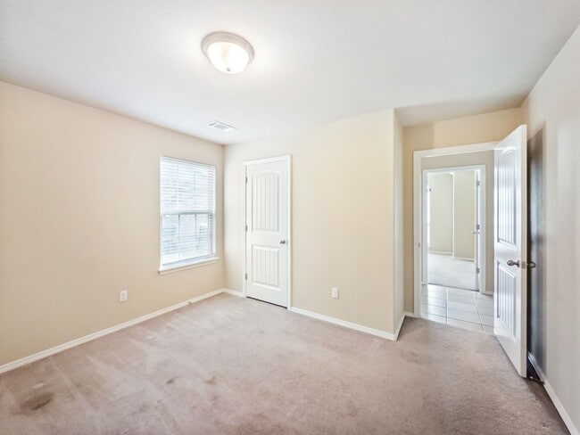 Building Photo - * Move-In Special * Beautiful Brick 3 Bed ...