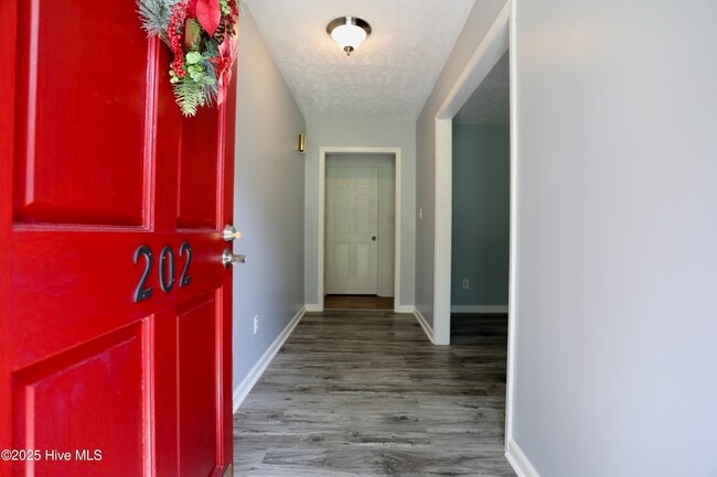 Building Photo - 202 Haldane Dr
