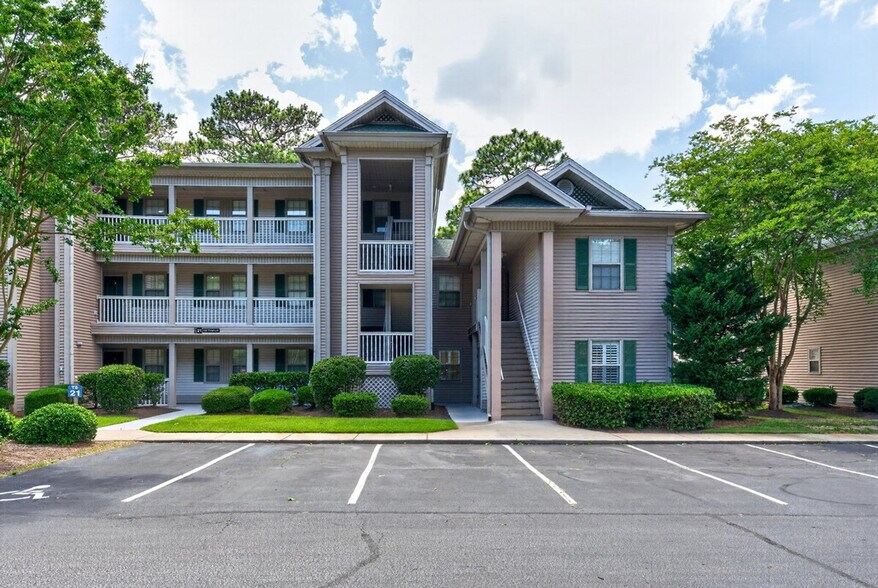 Building Photo - 568 Pinehurst Ln