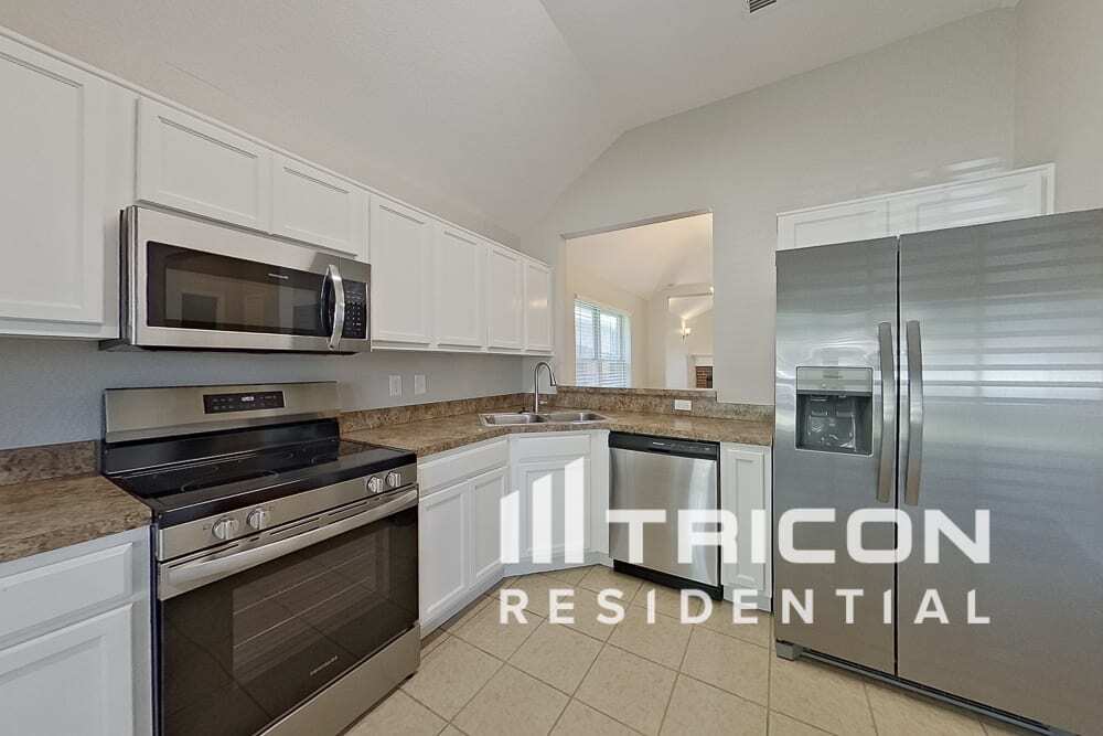 Building Photo - 2213 Wakecrest Dr