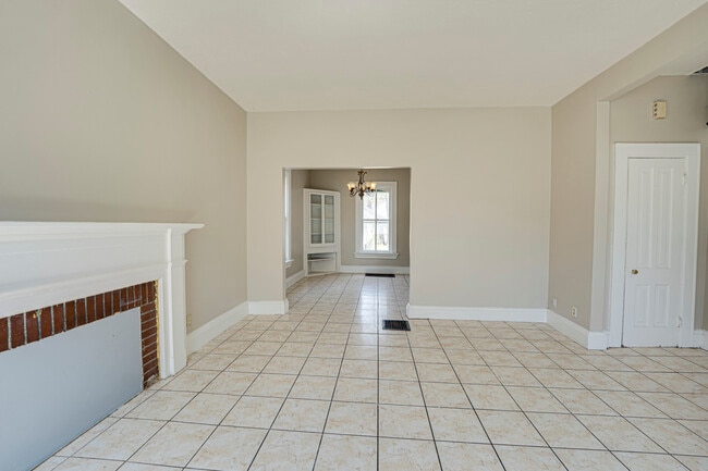 Building Photo - 373 Cedar St