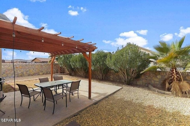 Building Photo - 3745 Loma Brisa Dr