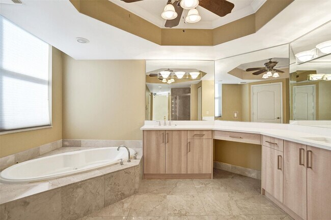 Building Photo - 101 S Ocean Dr