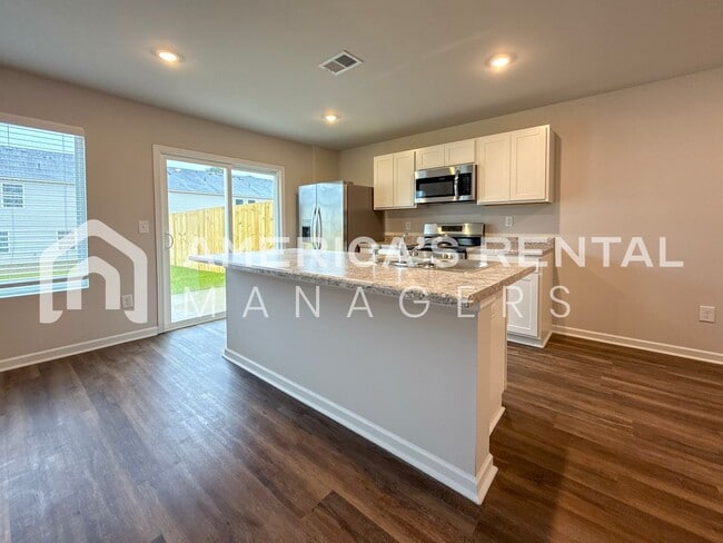 Building Photo - Escape to Lakeside Living in Lincoln! Available to View Now!!!