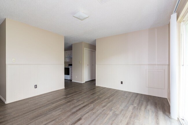 Building Photo - 1421 W Lillian St